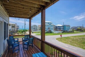 Property grounds - Serenity Seaside-4 Bedroom Ocean View house w/Elevator & Beach access 400' away! (North Topsail Beach)