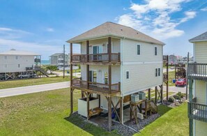 Exterior - Serenity Seaside-4 Bedroom Ocean View house w/Elevator & Beach access 400' away! (North Topsail Beach)