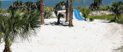 Am Strand, Liegestühle, Strandtücher