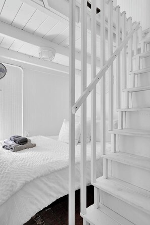 3 bedrooms, iron/ironing board, free WiFi, bed sheets -  Amazing Beachfront home overlooking the Ocean sleeps 7 (St. Augustine)