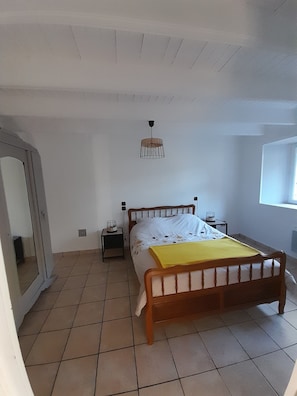 3 bedrooms, iron/ironing board, WiFi
