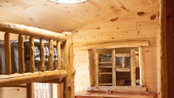 3 bedrooms, iron/ironing board, bed sheets