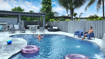 Piscine extérieure, piscine chauffée