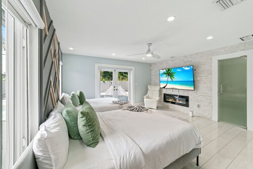 Beauty Miami House w/ Pool Table & Heated Pool_Spa