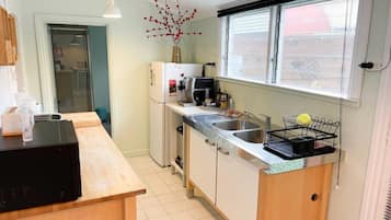 Microwave, coffee/tea maker, toaster