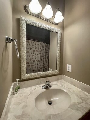 花灑/浴缸組合、風筒、提供毛巾