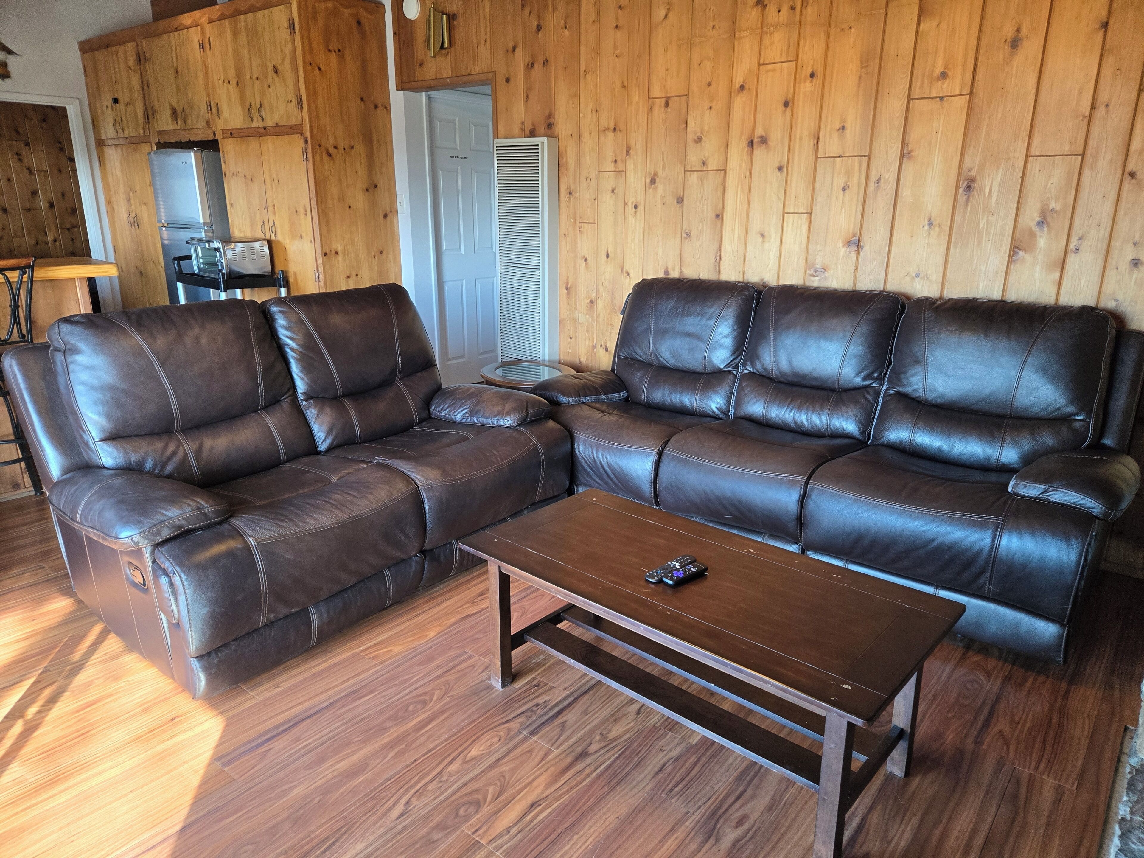 Smart TV, fireplace, computer monitors