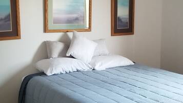 3 bedrooms, desk, free WiFi, bed sheets