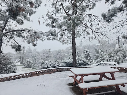 3BR Panoramic lake view, Lake Isabella High Speed WIFI easy access paved road