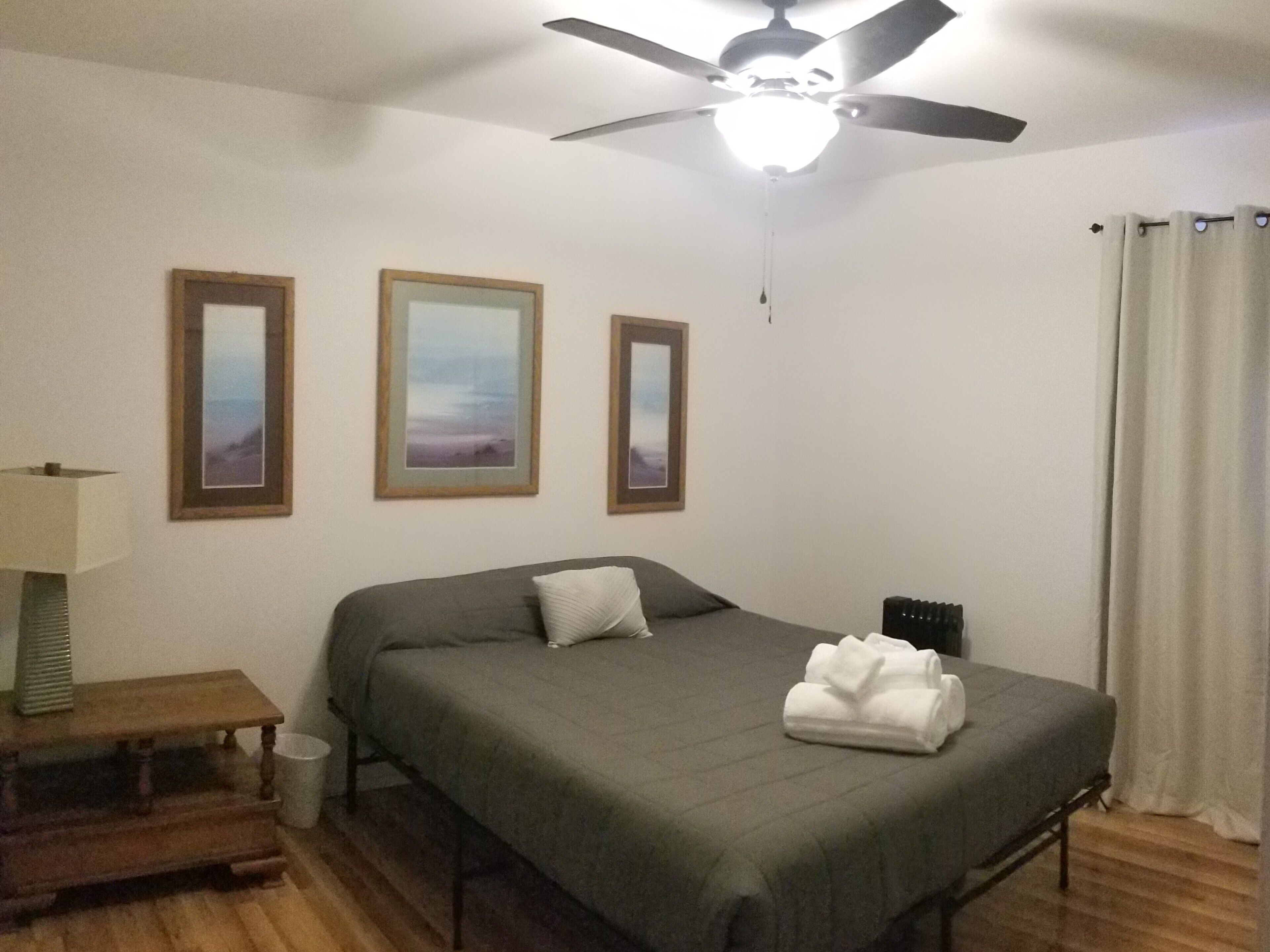 3 chambres, bureau, Wi-Fi gratuit, draps fournis