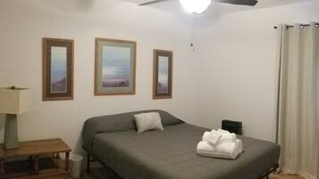 3 chambres, bureau, Wi-Fi gratuit, draps fournis