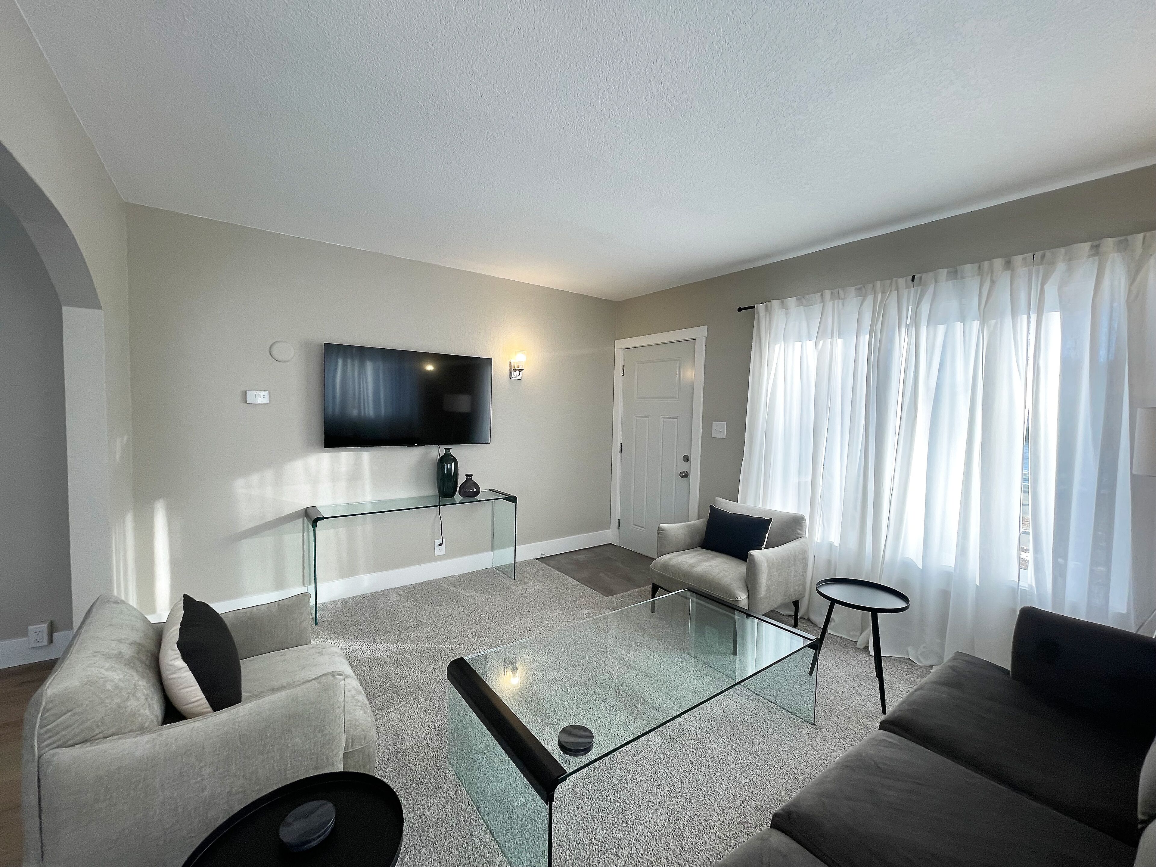 Newly renovated! 2beds/1bath , 7 blks from Mayo! On-site laundry & parking.