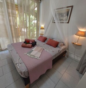Comfort Apartment, 2 Bedrooms | Premium bedding, iron/ironing board, free WiFi, bed sheets - logisrev (Sainte-Anne)