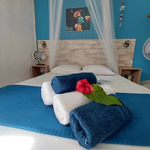 Premium bedding, iron/ironing board, free WiFi, bed sheets - logisrev (Sainte-Anne)