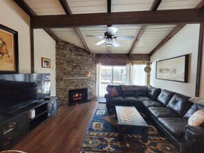 TV, fireplace - Val d' Sol—Unbeatable Downtown Ketchum Location (Sun Valley)