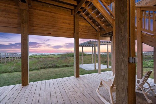 Beachfront | Hot Tub | 5 Rooms | Private Walkover