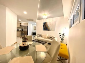 Smart TV, pebolim, mesa de pingue-pongue