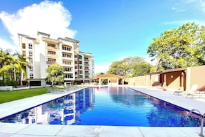 Outdoor pool - Peninsula 12, 𖠁 3Bdr Lux Beach condo 𖠁Pools 𖠁Rooftop 𖠁Gym 𖠁 (Playa Langosta)