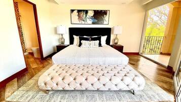 3 sovrum, värdeförvaringsskåp på rummet och skrivbord