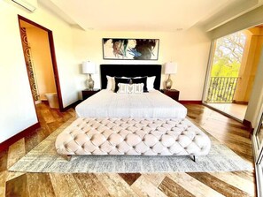 3 quartos, cofres nos quartos, escrivaninha