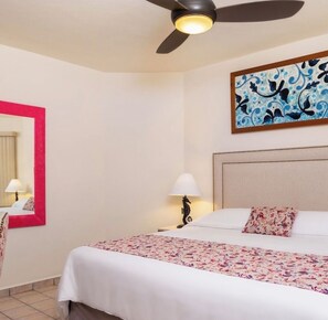 Tabla de planchar con plancha, wifi, ropa de cama