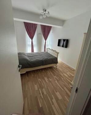 1 室のベッドルーム、WiFi