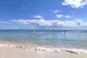 Solsenger og strandhåndklær