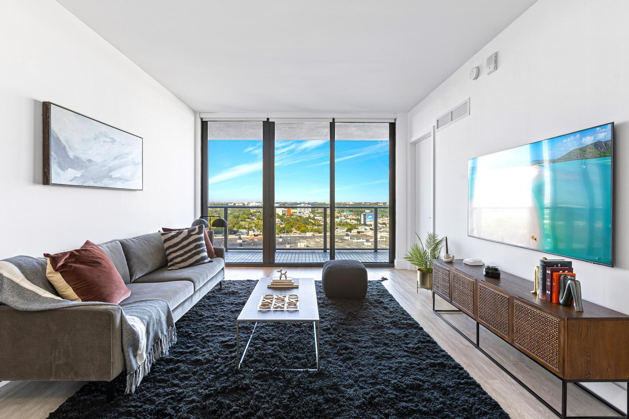 Best location, Luxury 1 bdr Condo -Midtown Miami!