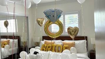 3 bedrooms, desk, iron/ironing board, travel crib