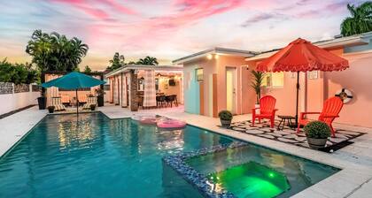 Sleeps 12, huge heated pool & spa, near Brickell..