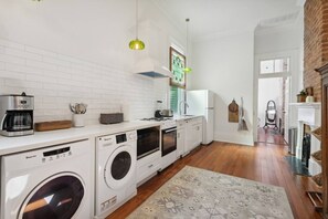 Fridge, microwave, oven, stovetop - Under The Oaks 2 - NOLA 2BR/1BA (New Orleans)