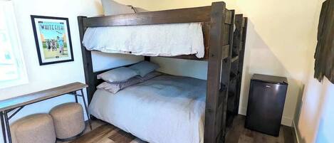 2 habitaciones, tabla de planchar con plancha y wifi gratis