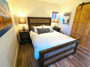 2 عدّة غرف نوم ومكتب وواي فاي مجانًا وملاءات أسرّة