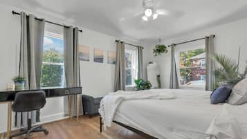 3 bedrooms, desk, iron/ironing board, free WiFi