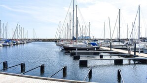A marina with multiple boats docked at wooden piers. - Beautiful home in Nybrostrand with WiFi (Nybrostrand)