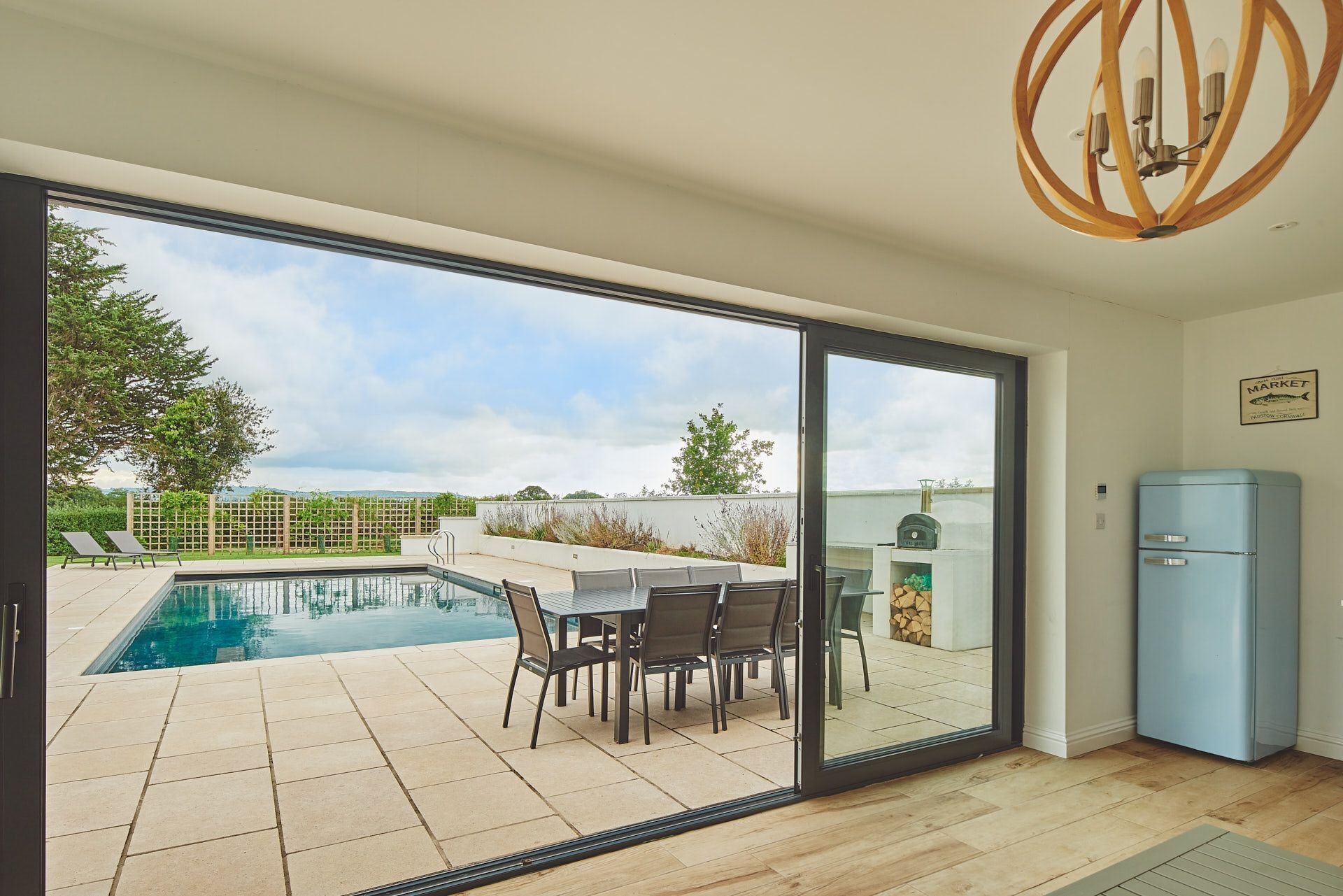 屋外ダイニングエリア