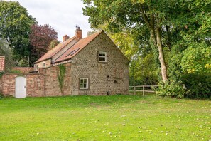 Exterior - Waterside Cottage - Luxury Cottages (Harrogate)