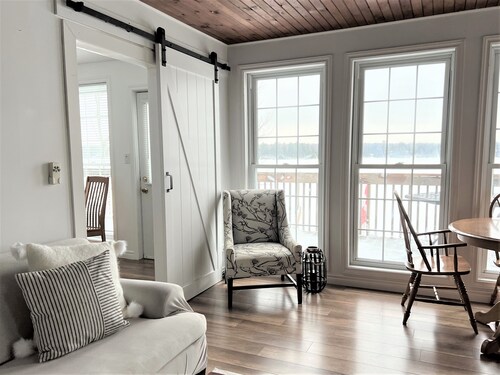 Private, 4 season lakehouse with incredible views!