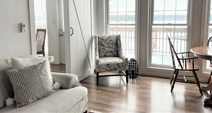 Private, 4 season lakehouse with incredible views!