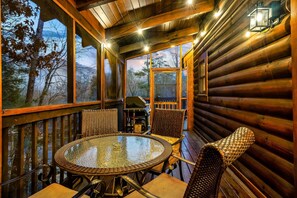 Outdoor dining - Romantic Getaway (Pigeon Forge)