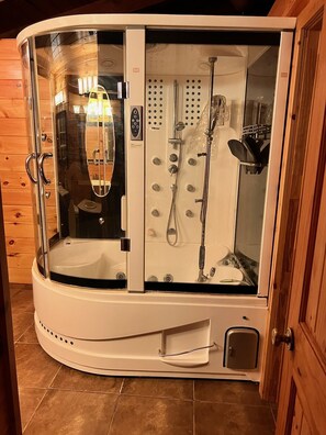Duschwanne, Whirlpool, Handtücher