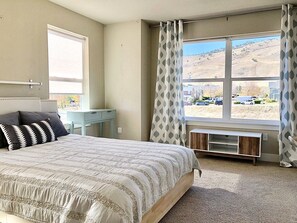 3 多间卧室、办公桌、WiFi、床单