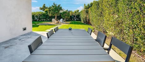 Outdoor dining