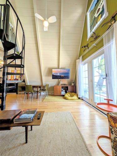 Cozy A-Frame With Mountain Views, Near Hot Springs