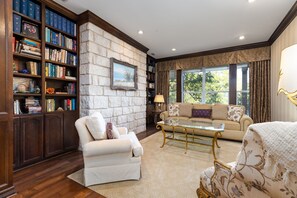 Smart TV, fireplace, DVD player, ping pong