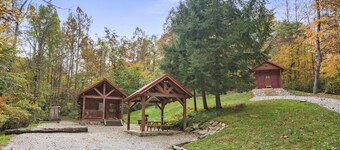 Cozy Hocking Hills Cabin on 20 private acres! Only 7 miles from State Park!