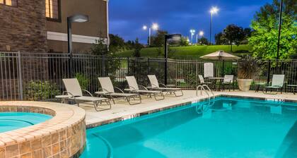 1 Bedroom | Free Breakfast. Outdoor Pool & Hot Tub