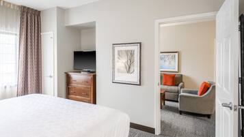 1 bedroom, in-room safe, iron/ironing board, free WiFi