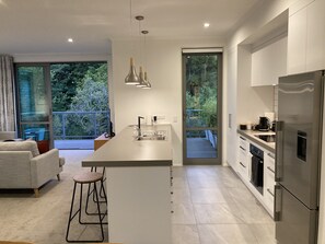 Oven - The Treehouse (no cleaning fee) (Dunedin)