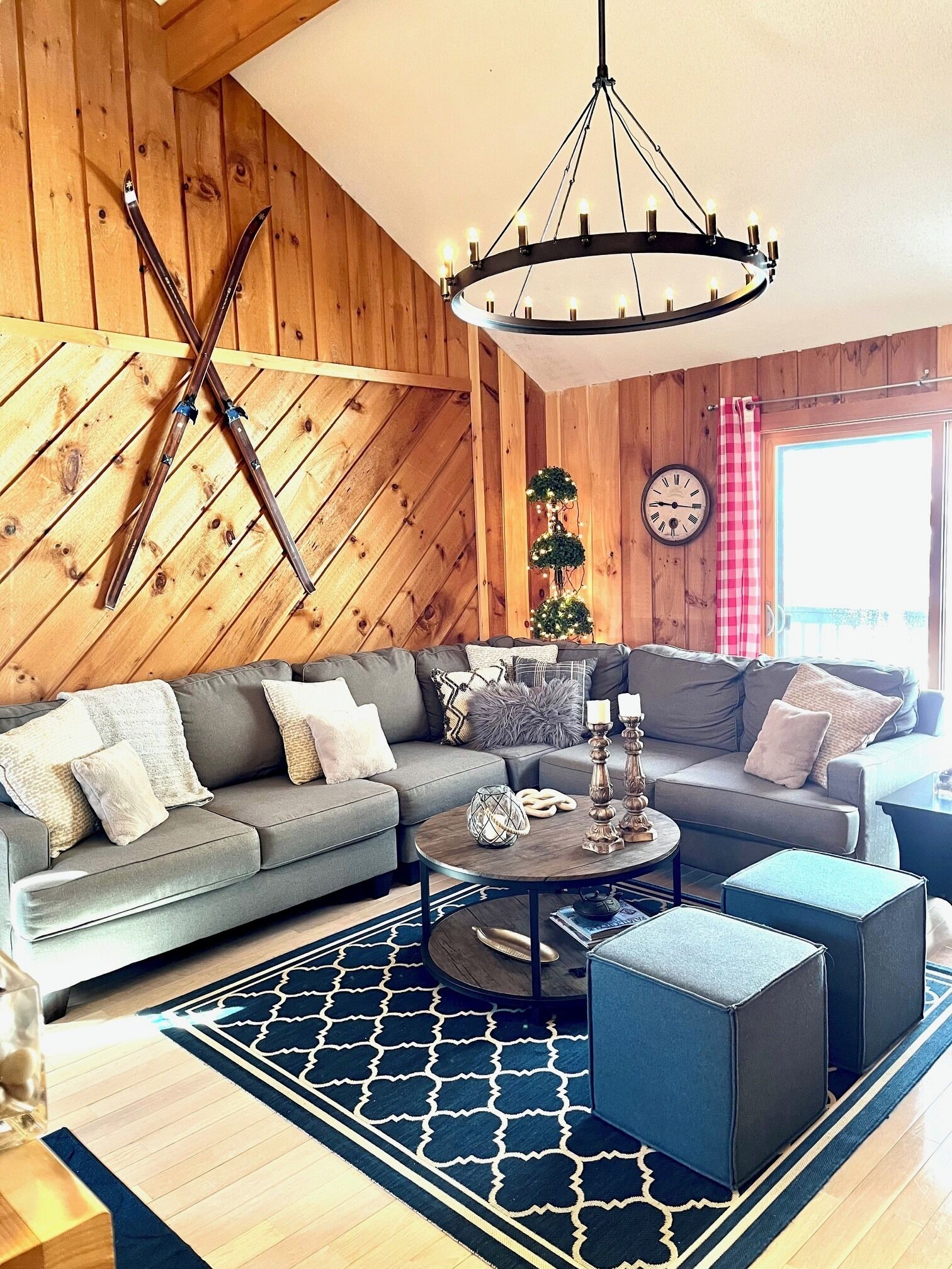 Smart-TV, peis, DVD-spiller og bordtennis